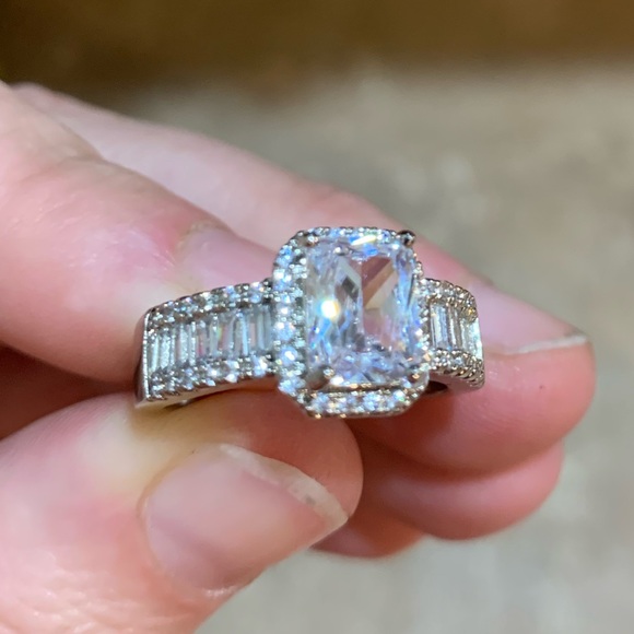 BRAND NEW WHITE SAPPHIRE 925 STERLING SILVER RING SIZE 7 - Picture 6 of 7